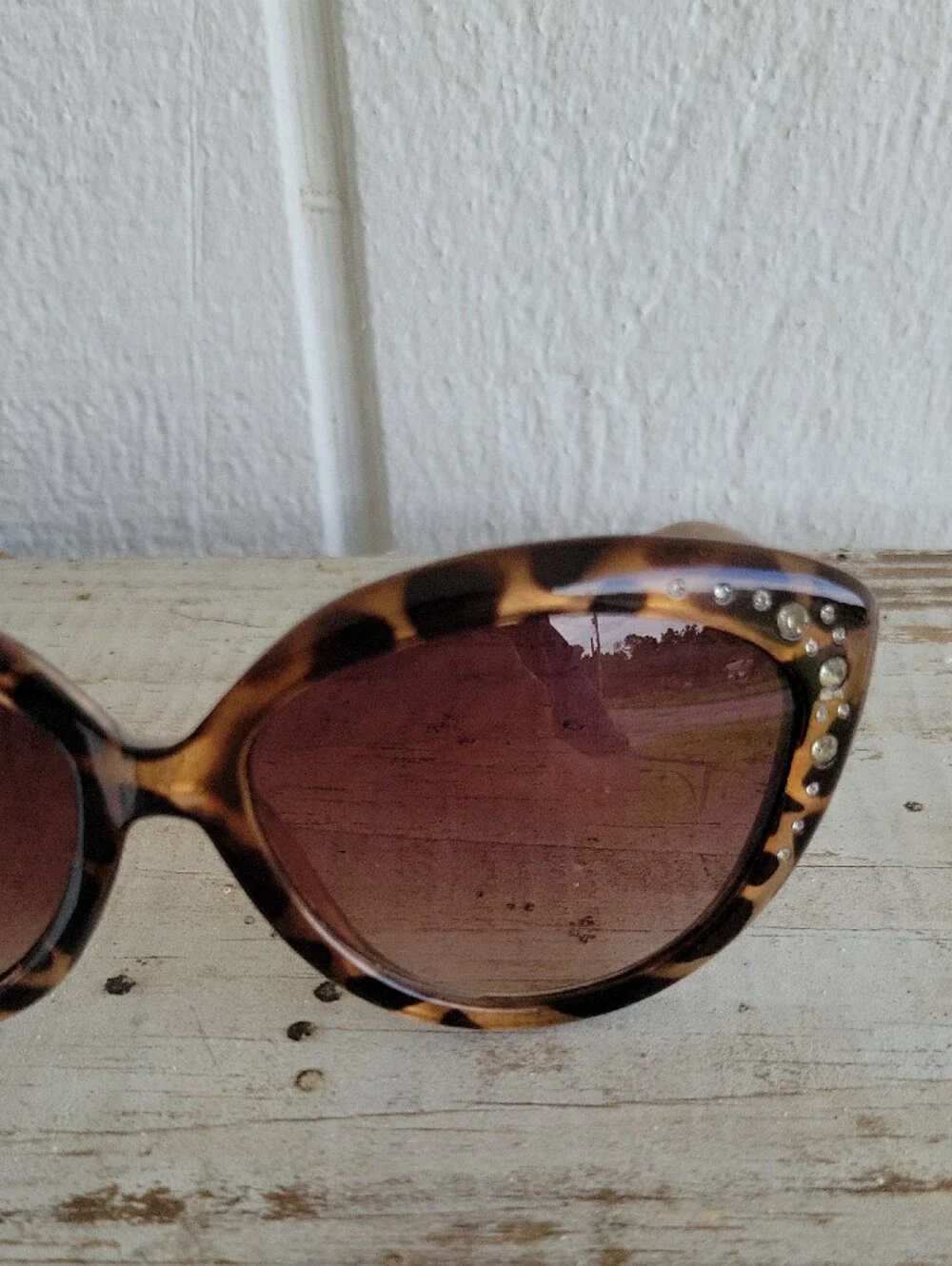 Juicy Couture Tortoise Cat Eye Sunglasses with Gold Temples Rhinestones